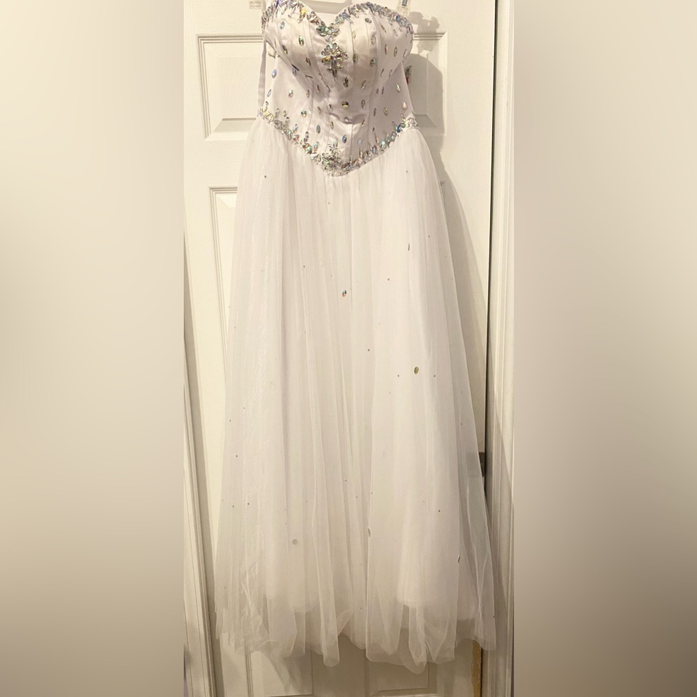 Elegant White Strapless Prom Dress